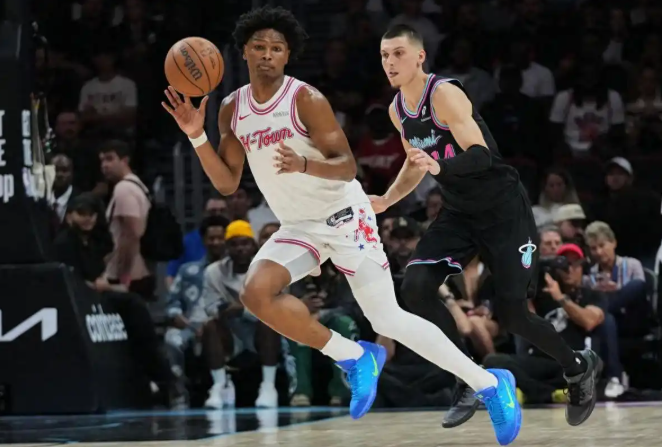 我觉得火箭真可以轮休了，一来恢复体力，二来掉到第六打湖人，火箭这赛季打湖人掘金都