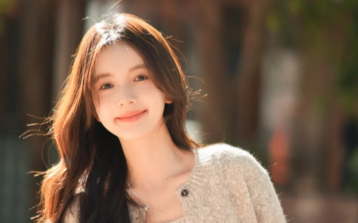 看见女友坐上富二代跑车后，我扔掉戒指孤身北漂，12年后宴会上落魄的她求我原谅