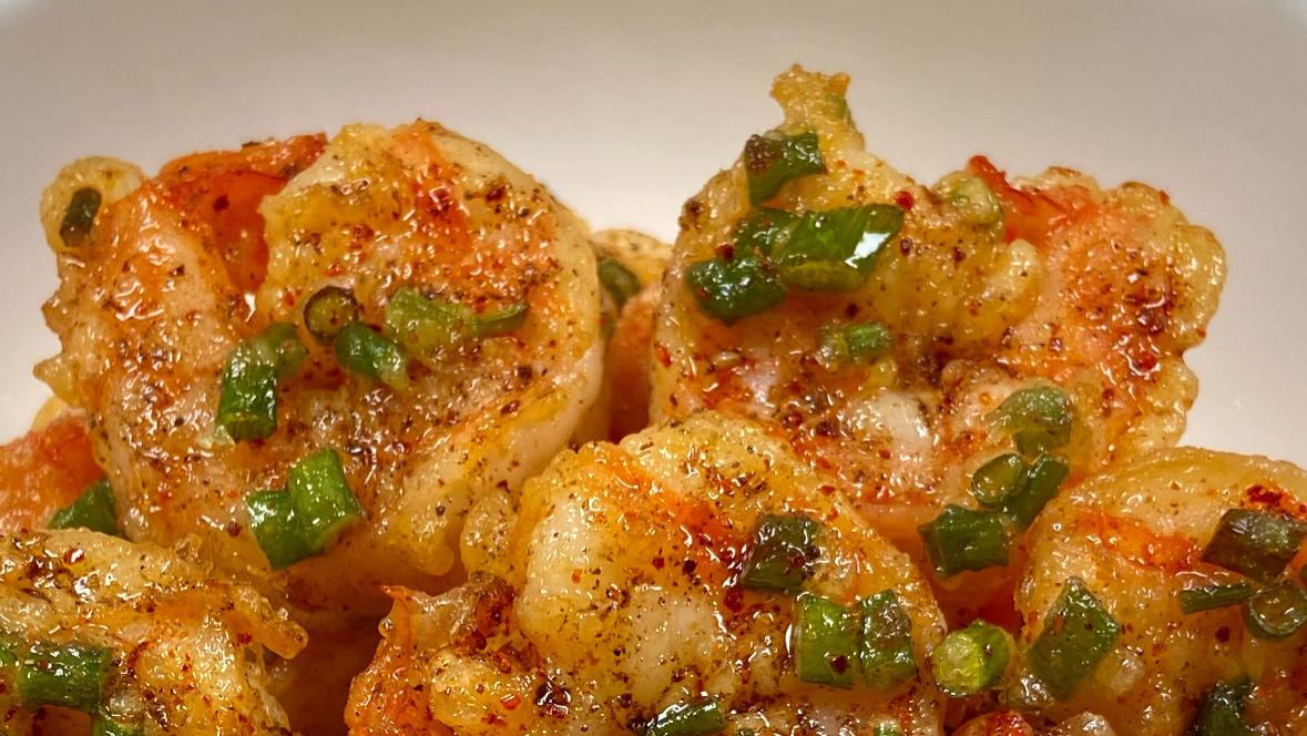 一口一个春天：葱花虾球的酥脆诱惑