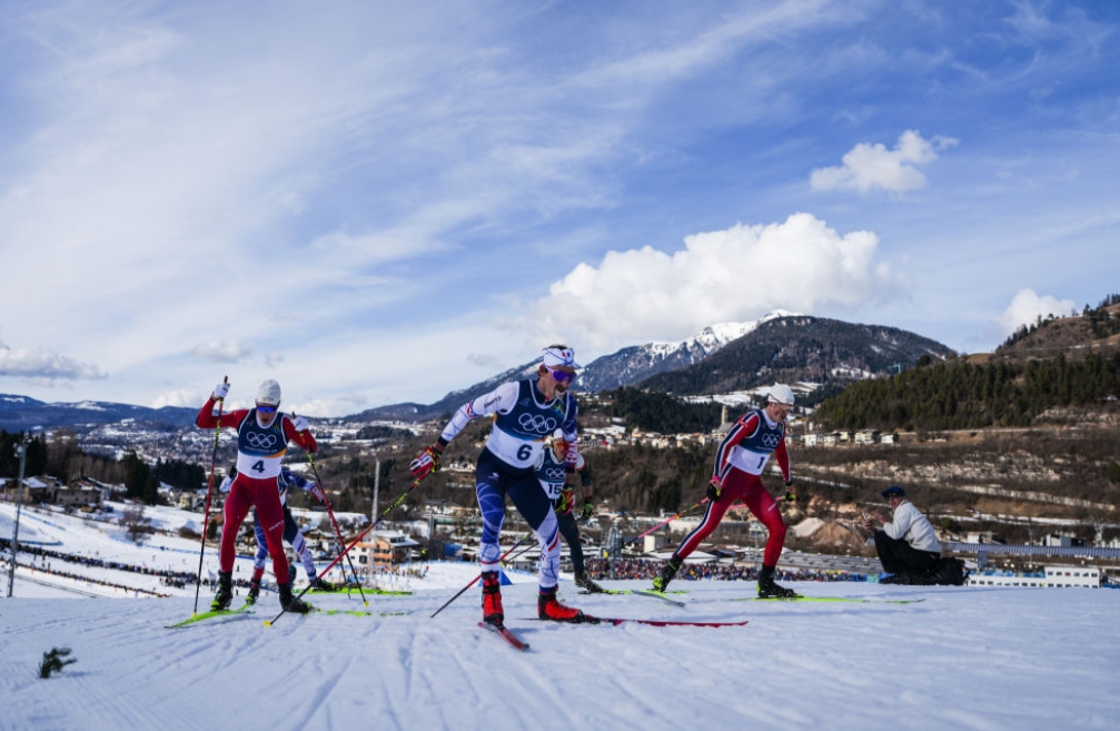 克莱博斩获越野滑雪男子双追逐金牌
8日下午，米兰-科尔蒂纳冬奥会越野滑雪男子双追