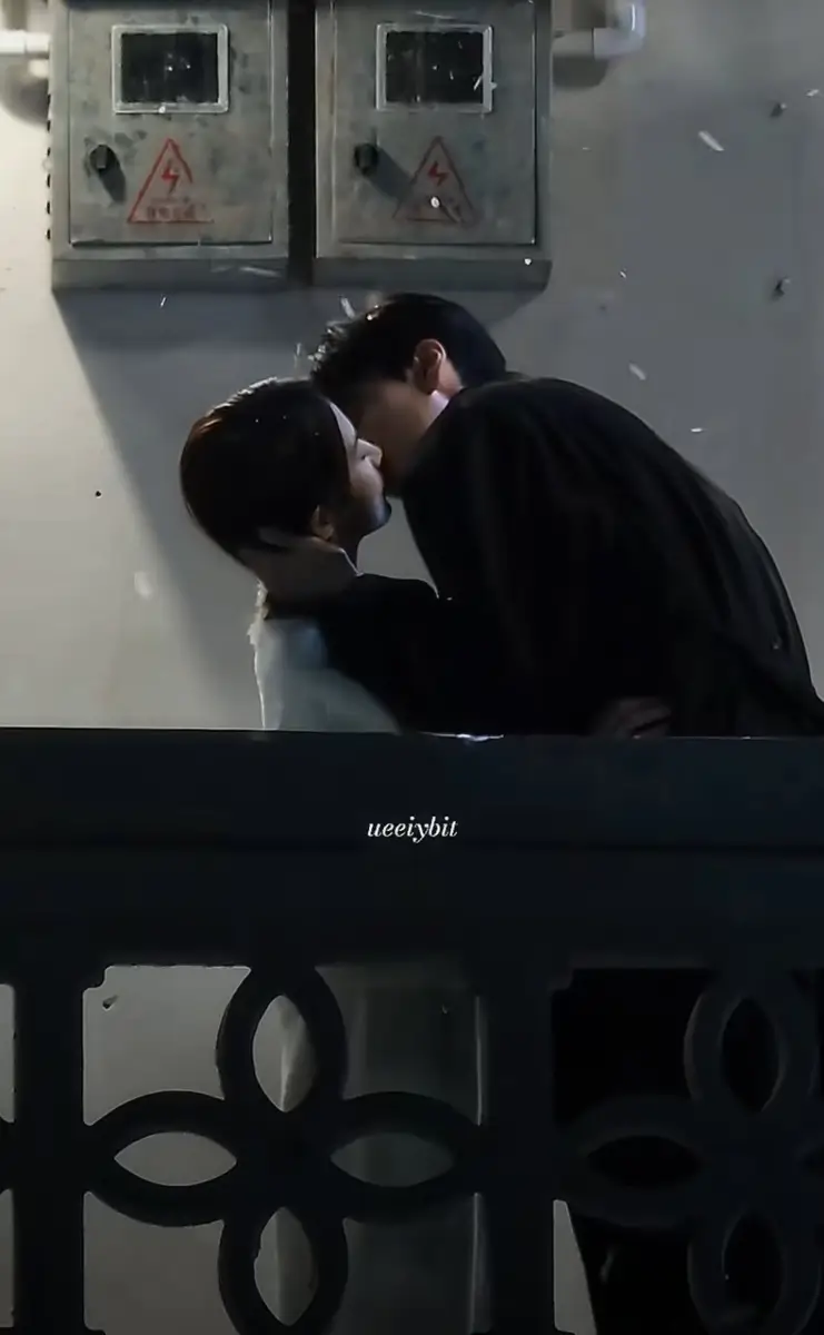 毕雯珺张淼怡雪中对视深情拥吻 男帅女美浪漫满格超好嗑