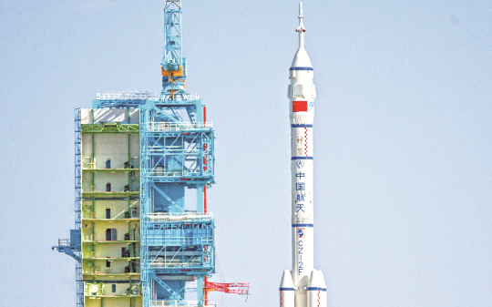 你敢相信连神舟飞船都会被袭击吗？神州二十号竟被美国留下的太空垃圾撞击，美国太卑劣无耻了…