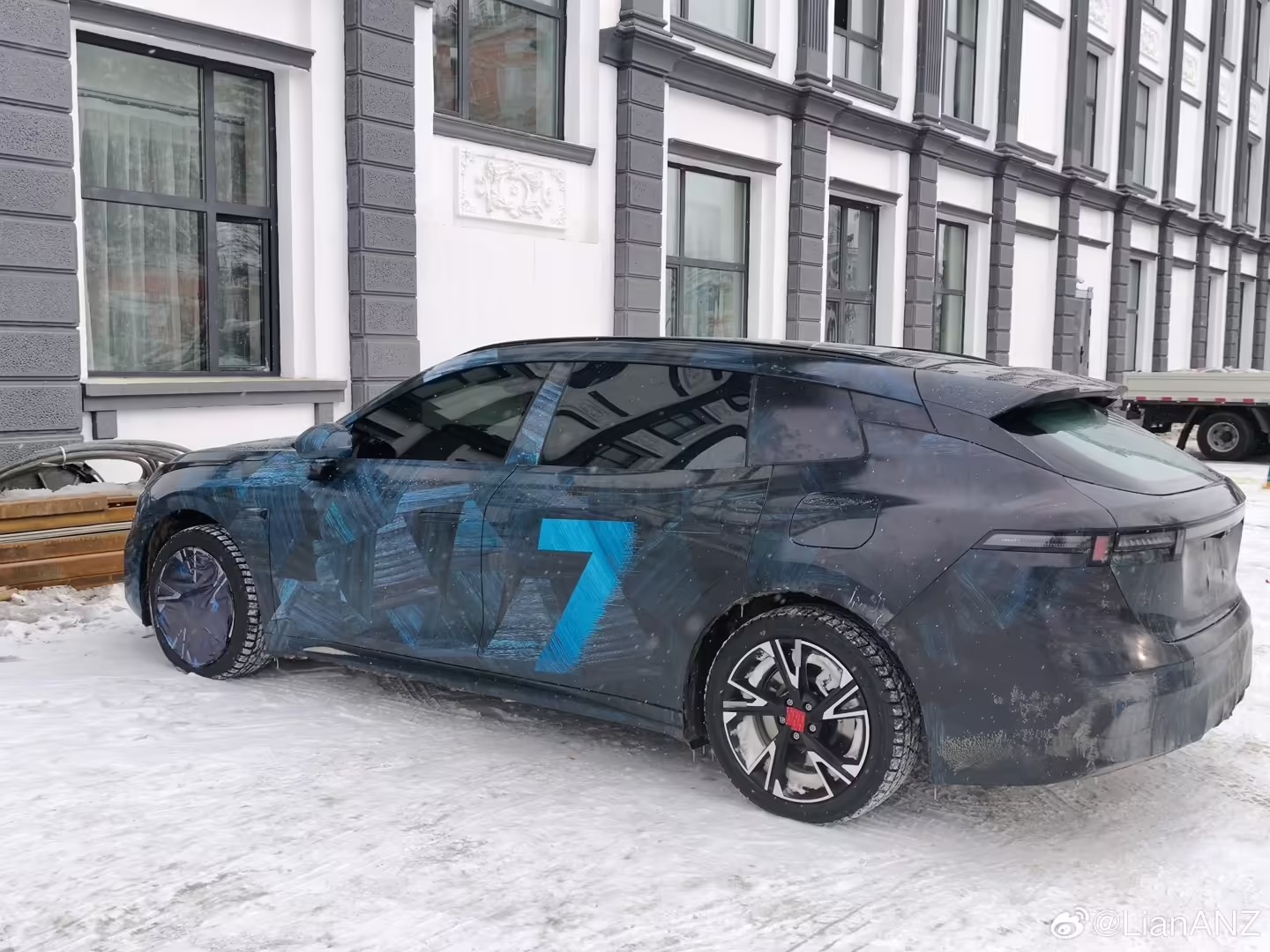 刚看完领克07旅行版，这屁股加得太帅了，年内发布等不等？

从图片看，前脸延续领