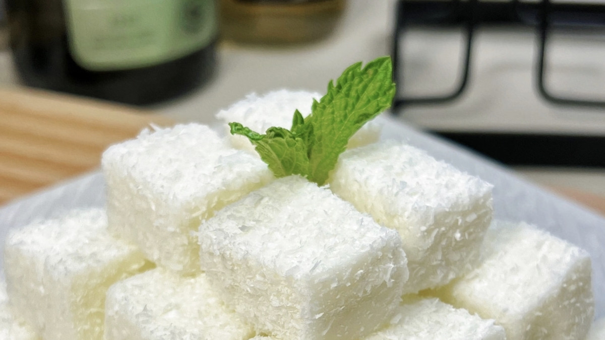 奶香椰蓉小方：零失败的治愈系甜品。