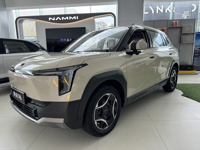 2025 款纳米 06 471 Ultra，以精致实用定位切入 10 万级纯电市