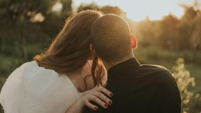 亲密卡关从不是一个人的事，而是两个人的连锁反应