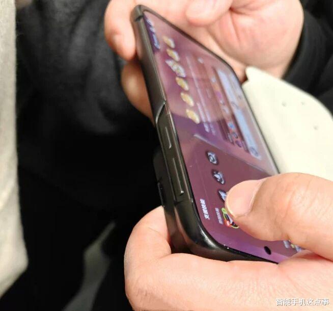 疑似华为Pura 90系列真机曝光：直角边框+侧边指纹，四月