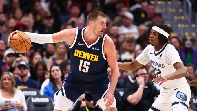 掘金明天约基奇上二十分钟，凑够65场，输赢无所谓，打马刺最后一场轮休，这样首轮火