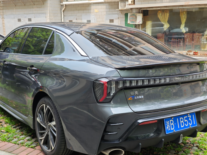 本来想上ct5，奈何预算不够，试驾了03，就被征服了，地盘很稳，过弯很有信心，加