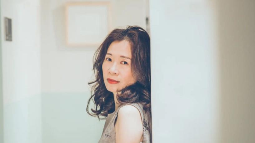 她写《只爱陌生人》被骂到身败名裂，却用《迷宫中的恋人》把自己拼回来了