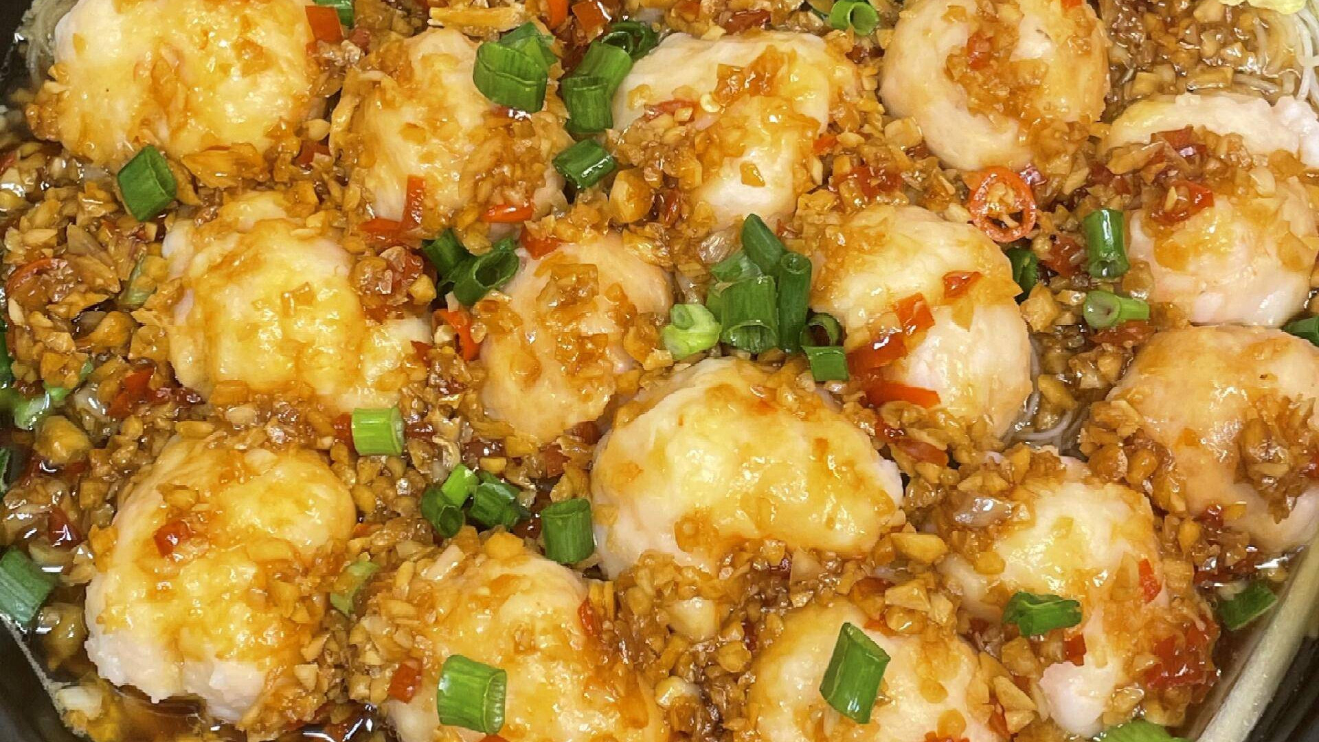 鲜到掉眉毛！蒜蓉虾滑粉丝煲一口入魂，懒人必学的硬菜！