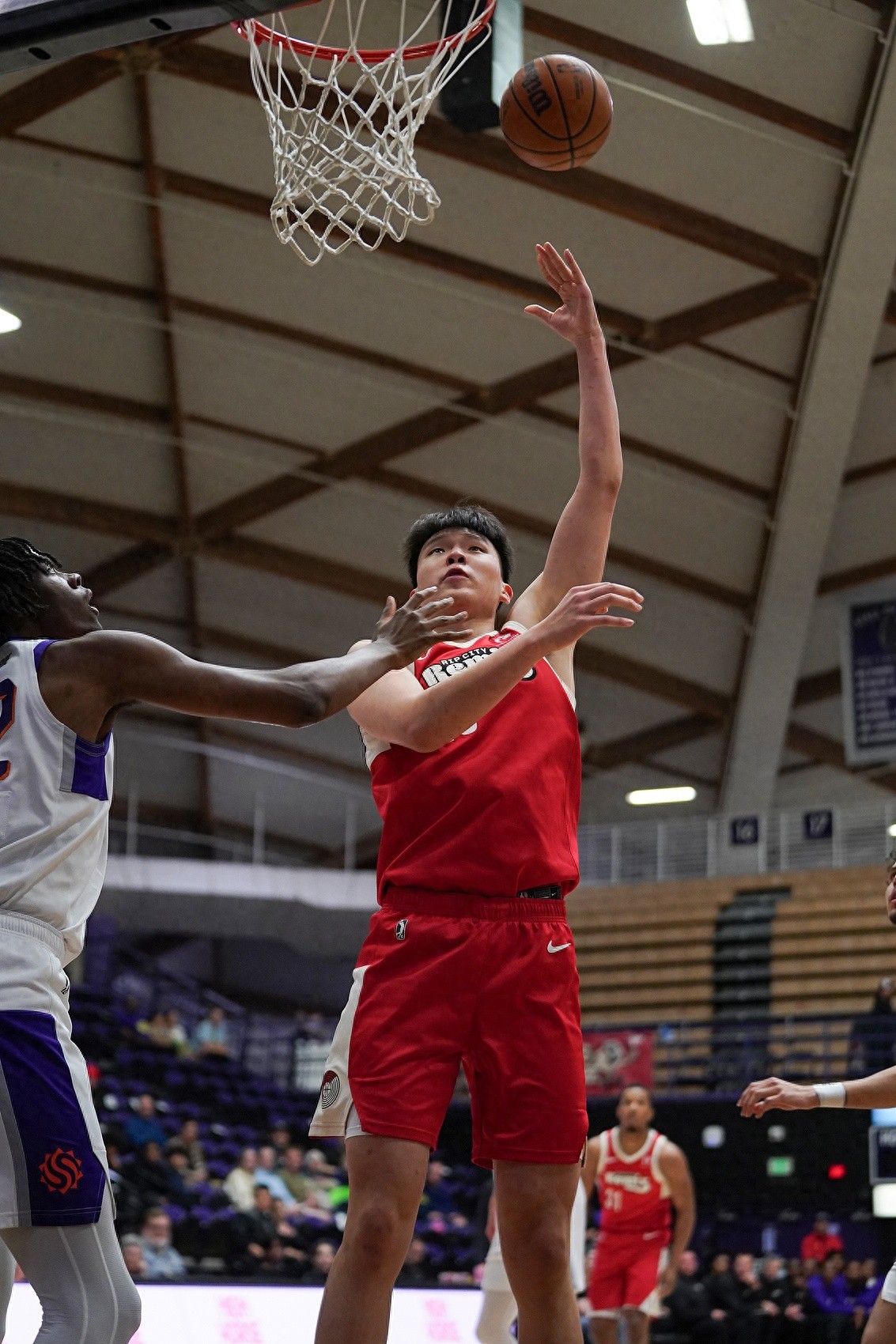 小杨这场打的没什么不好的吧，高效率17＋11，对面也才16＋6

小杨今天打的很