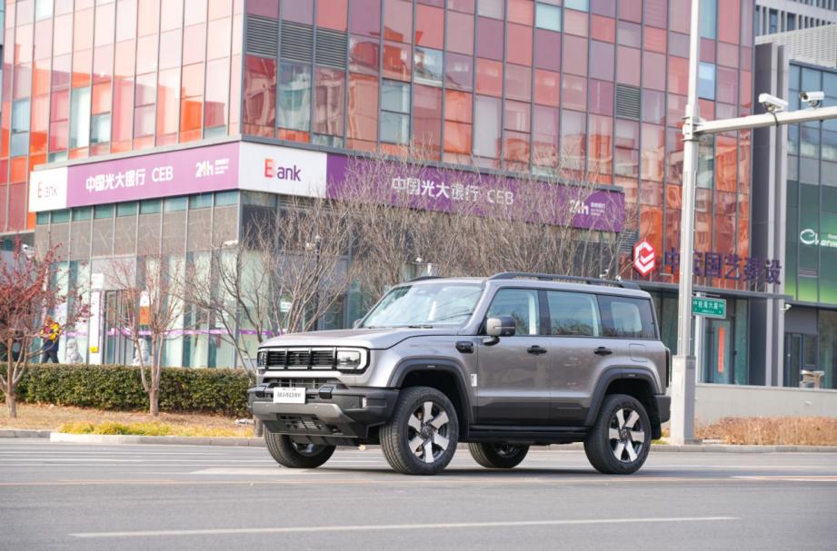 硬派越野也能“顾家”？BJ40增程元境智行版给出新解法