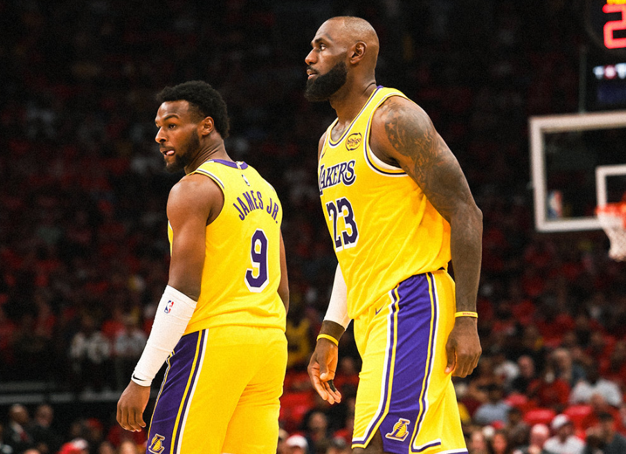 3-0！湖人拿到赛点，詹姆斯29+13+6，申京尽力了，谢泼