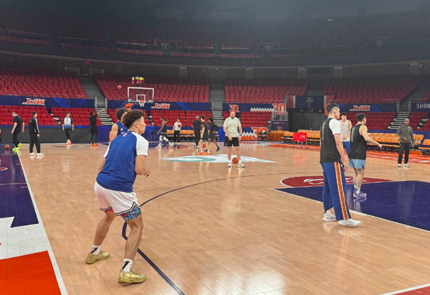 上海迎战广州！李添荣加入训练队列，六人积极加练，弗格谈状态提升