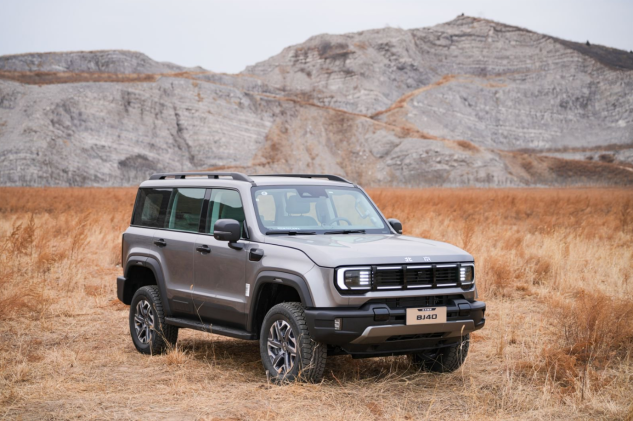 周末解压新选择：开BJ40燃油去“野一会儿”