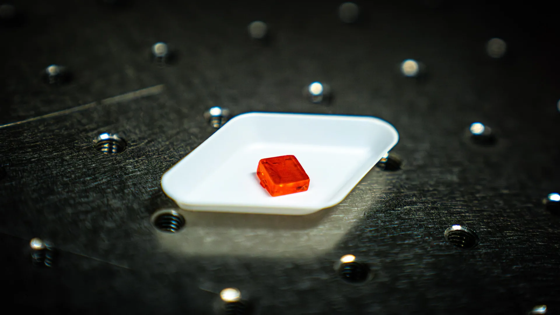 这些廉价太阳能电池之所以更好，是因为它们有缺陷