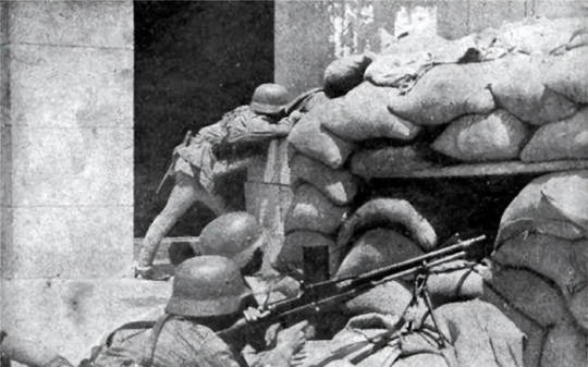 淞沪会战的恐怖真相：八十万国军，为何被30万日本鬼子抵挡？蒋介石三次关键决策失误，必须负全责…