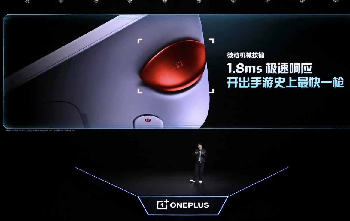 一加Ace6至尊版，搭配游戏手柄，双形态，把把都灵