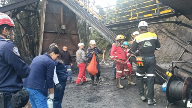 哥伦比亚煤矿发生瓦斯爆炸，12名矿工被困井下