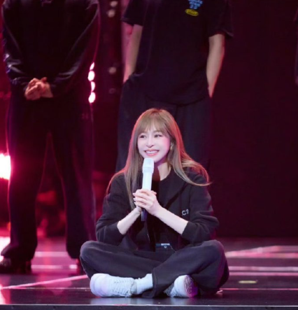 王心凌上海演唱会太绝了！《爱的天国》一响，瞬间唤醒集体青春记忆。这场跨越时空的“