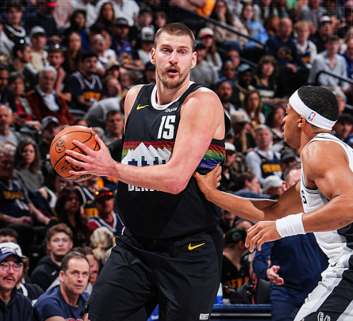 还是希望掘金能稳住第四，不然雷霆首轮快船，次轮火箭也太轻松了

掘金首轮森林狼，