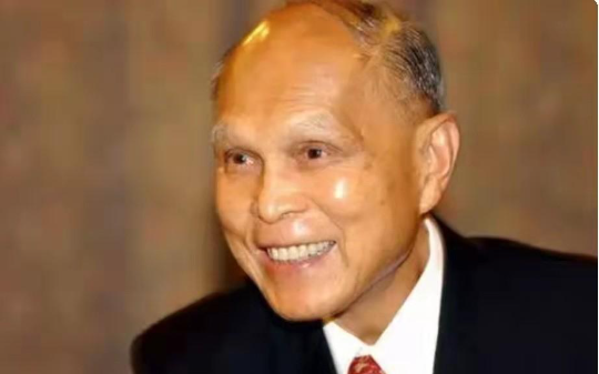 1950年霍英东顶风“走私”，周恩来赞他患难之交，何鸿燊称他不要命