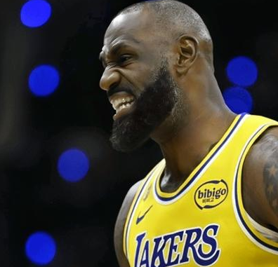 本赛季湖人拥有詹姆斯面对东西部前四球队0胜7负，没有詹姆斯4胜4负。
随着湖人战