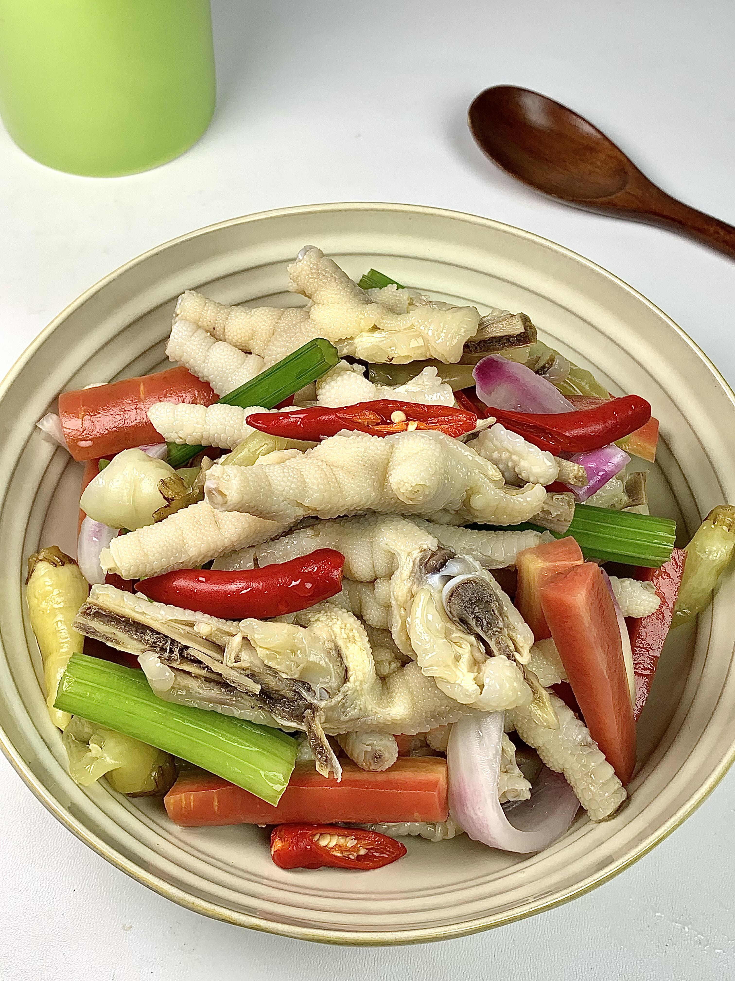 泡椒凤爪｜酸辣开胃，追剧神器太解馋
谁懂啊！追剧的时候就缺这道泡椒凤爪😭 酸辣