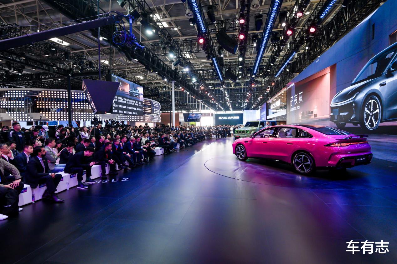 极狐S3预售6.48万起 大空间可换电 重新定义家用纯电出行