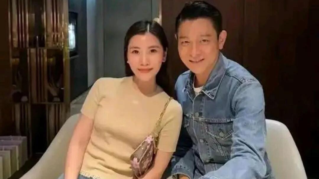 刘德华陪妻子回娘家聚会，小姨子同框合影气质不输圈内女星