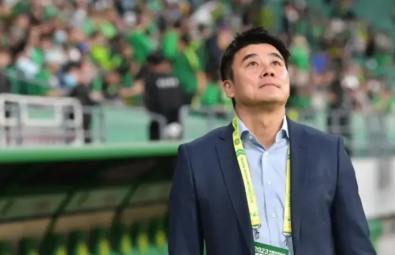 北京国安的一小撮球迷是不是应该排队去前北京国安总经理李明的府邸进行公开道歉啊？