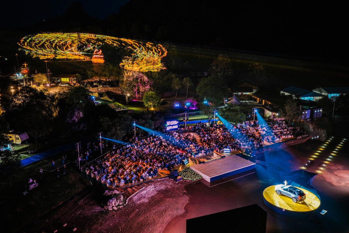 新车色+新“金身”，凯迪拉克XT5焕新价22.99万元起