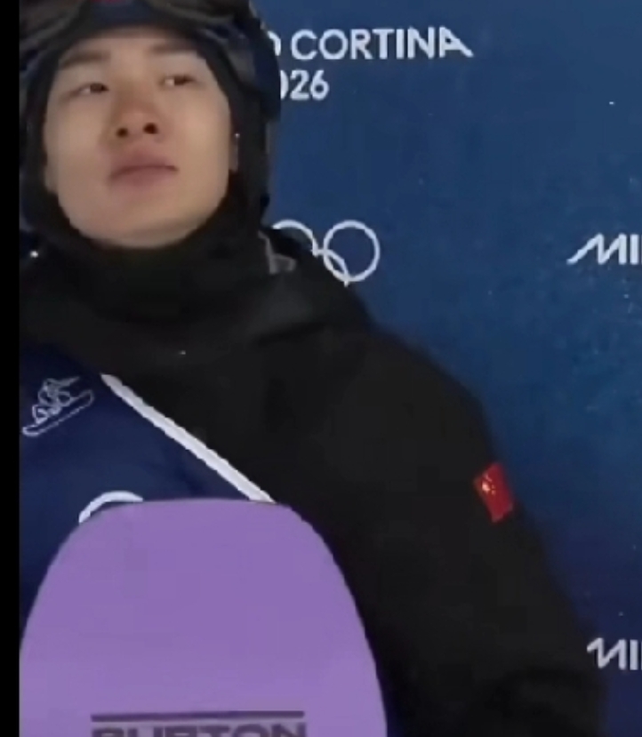 大心脏！苏翊鸣首跳失误后逆转晋级，太提气了！
 
今天凌晨的米兰冬奥会单板滑雪男