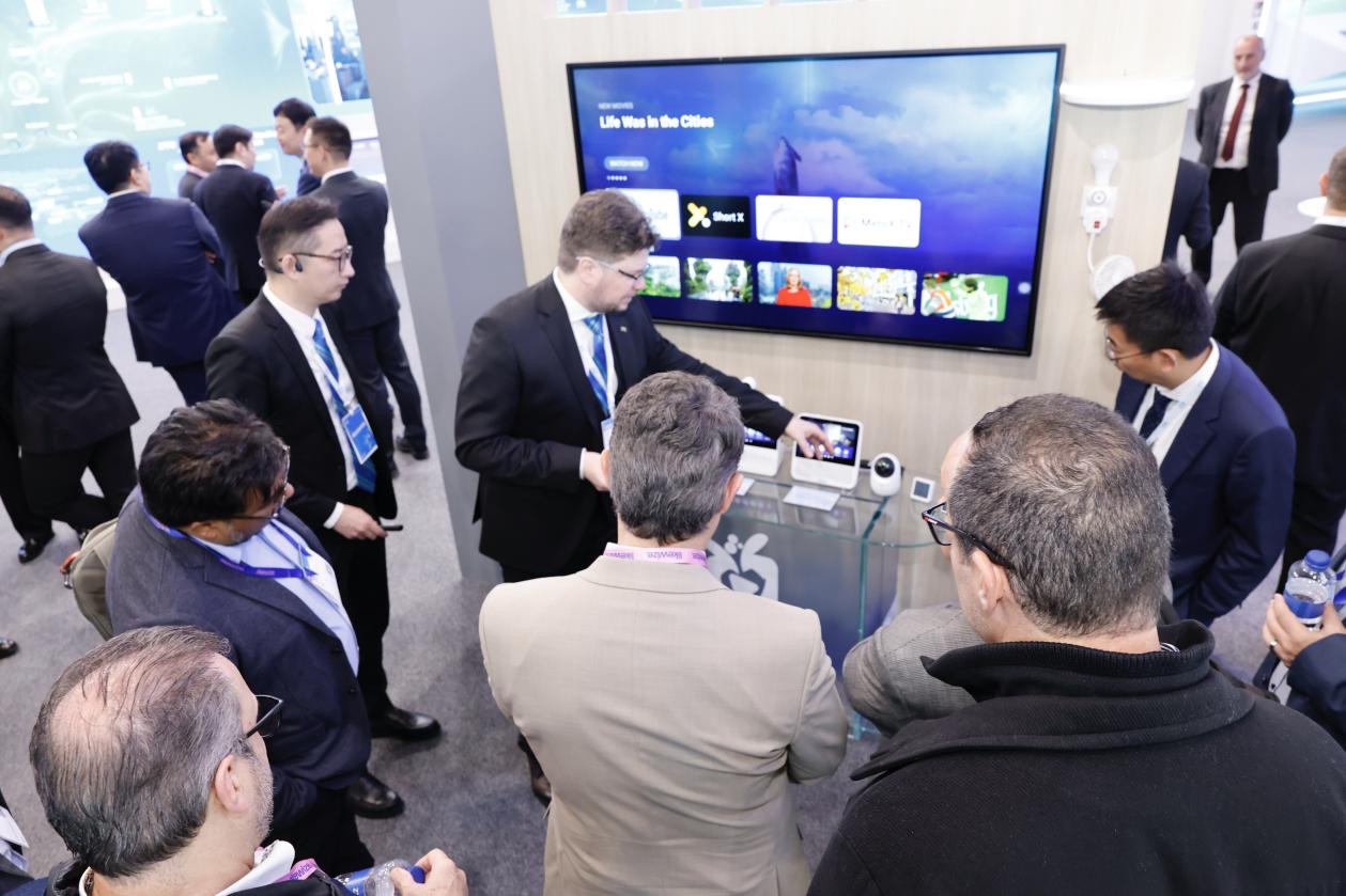 AI中屏搭载Co-Claw海外首秀：家庭AI从此学会“主动”。