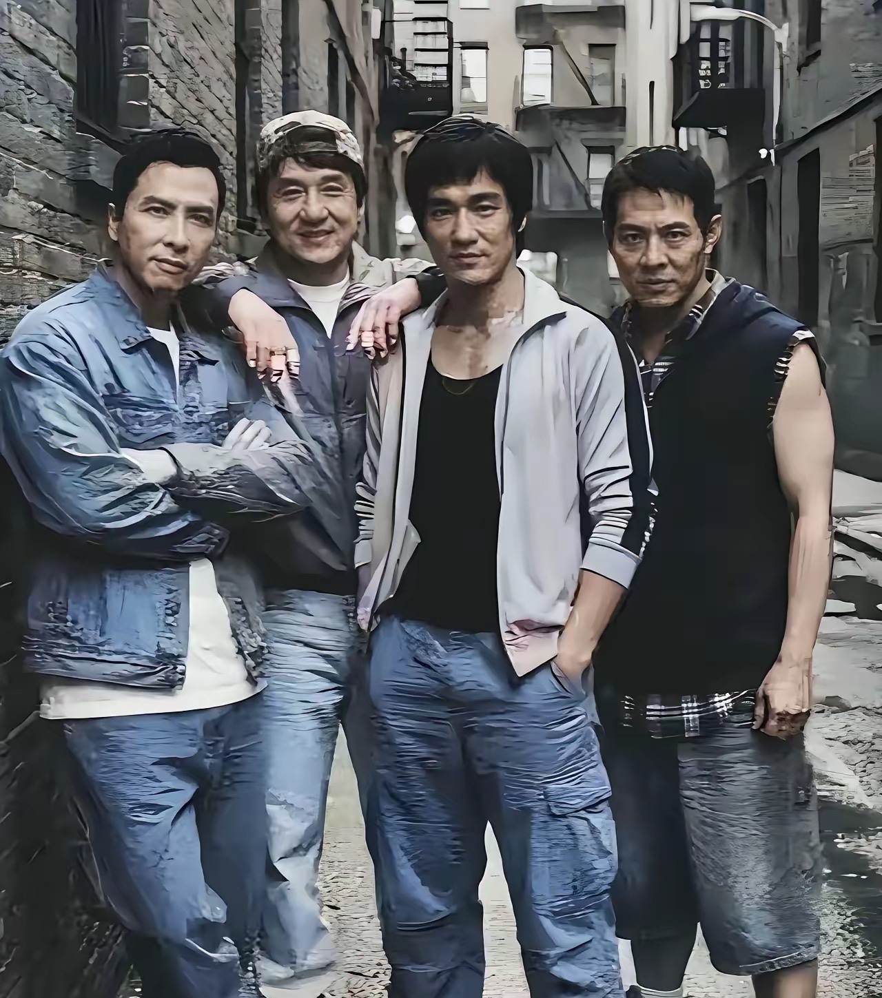 如果不考虑体重差别，他们四个联手能打过巅峰时期的泰森吗？