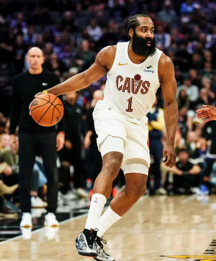 库里和杜兰特单核带队能力下限真不如哈登，只是命比哈登好，哈登带队托底能力联盟数一