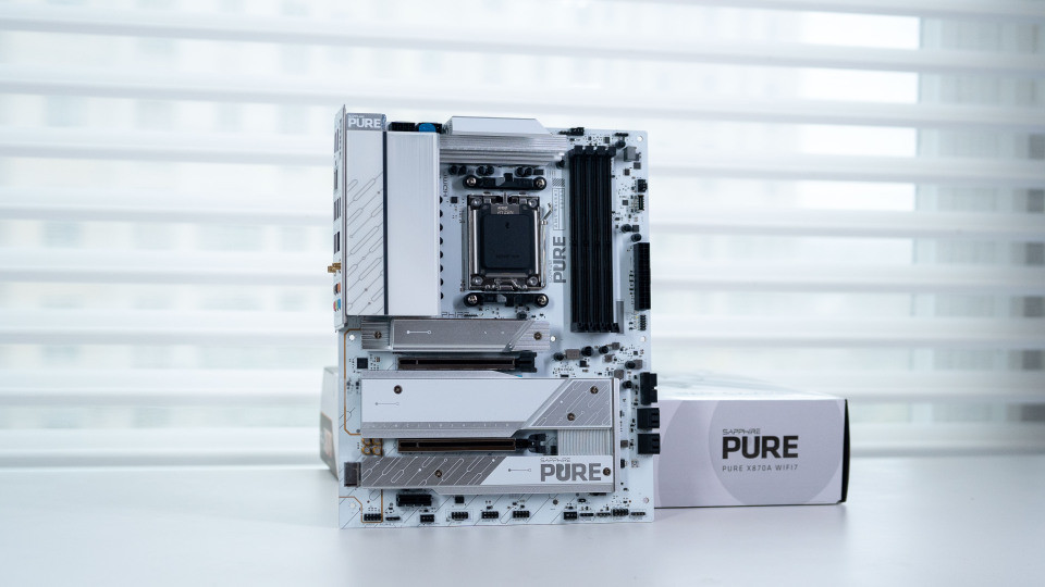 「旗舰下放」白色蓝宝石 PURE 极地 X870A WIFI7主板拆解评测分享
