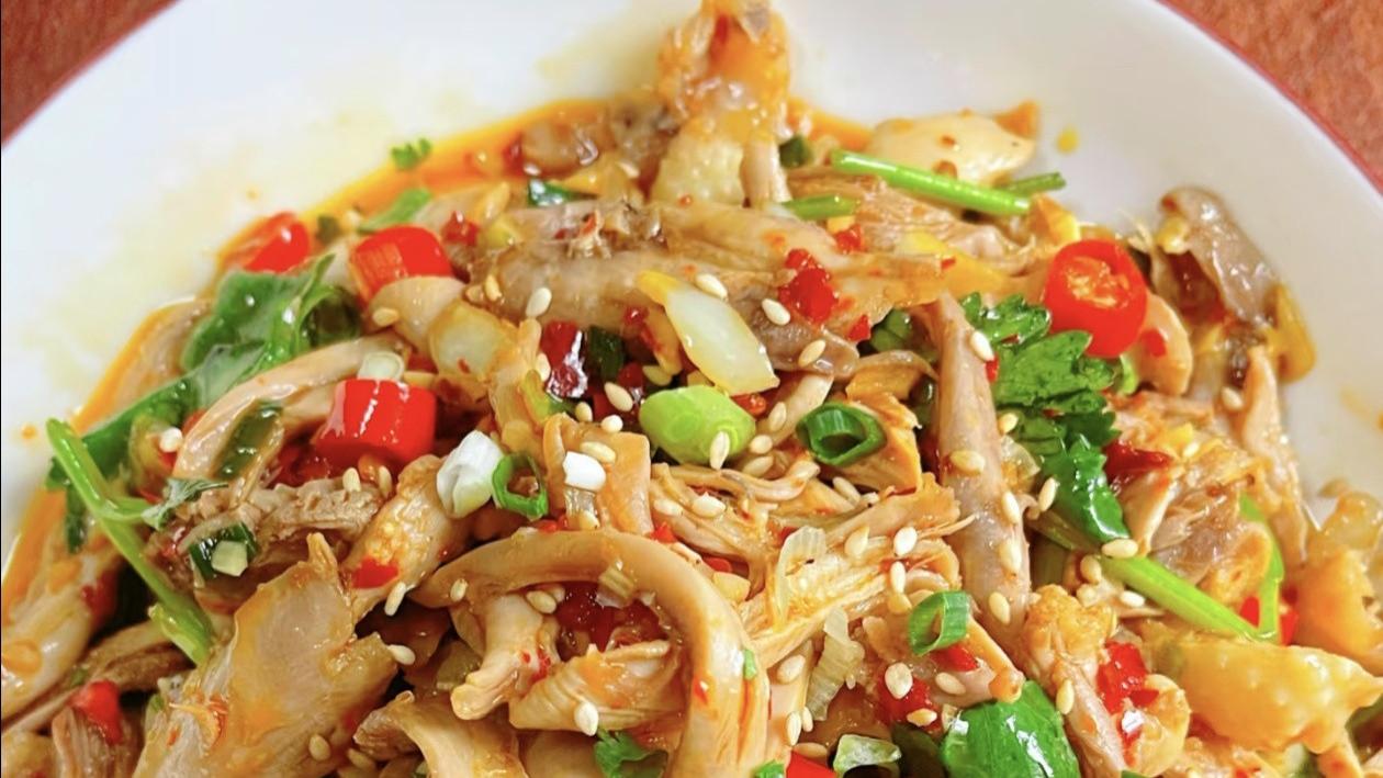 香辣手撕鸡腿：一口入魂的家常凉拌神菜