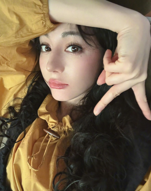 透过滤镜去看你，斑驳的光影里藏着我心跳的涟漪