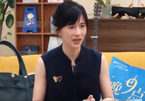 Papi酱这段吐槽简直说出了无数人的心声
她之前请过一位收纳师，对方一上来就让她