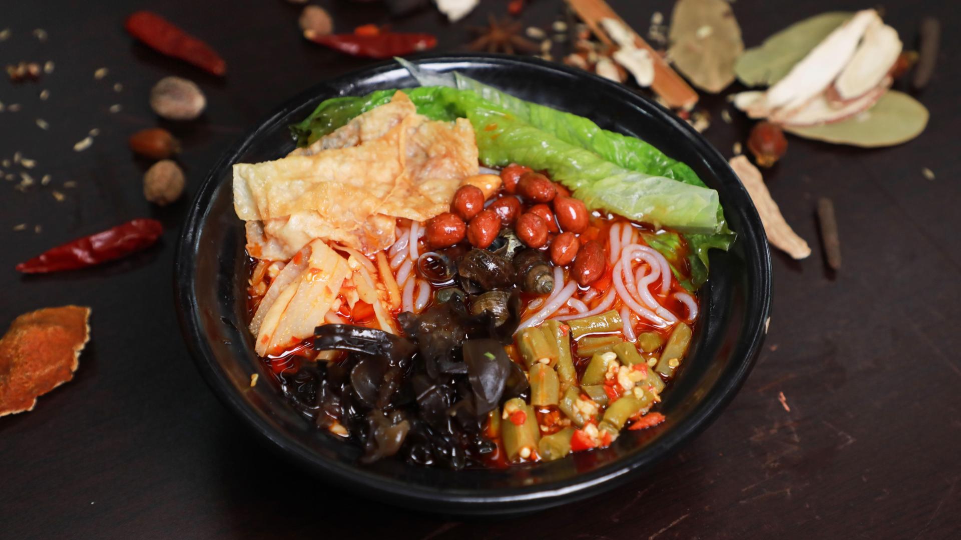 如果柳州人请你吃饭，看看你能在就餐桌上见到哪些美味，柳州餐桌特色硬菜盘点