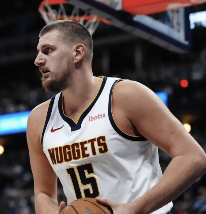 NBA季后赛，掘金以（1）96-113（2）不敌森林狼。
赛后，约基奇接受了采访