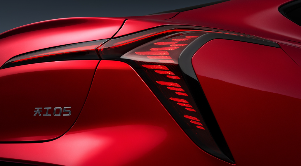 FAW.OS 在软硬件协同设计上采取系统化、工程化的方法论，强调操作系统内核、调