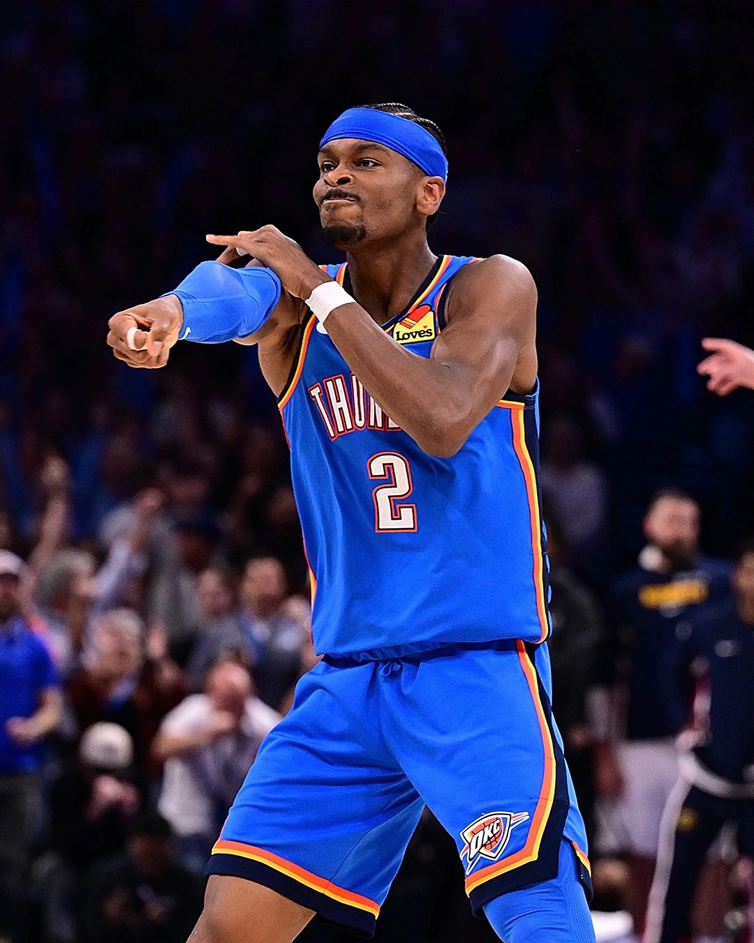 亚历山大MVP板上钉钉了，如果拿到FMVP，现役历史地位直接第三了。历史地位也逼