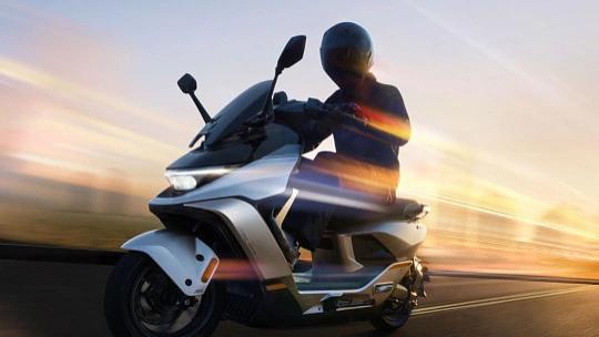 燃油摩托“霸主”地位动摇？最贵电摩靠这两点强势逆袭！