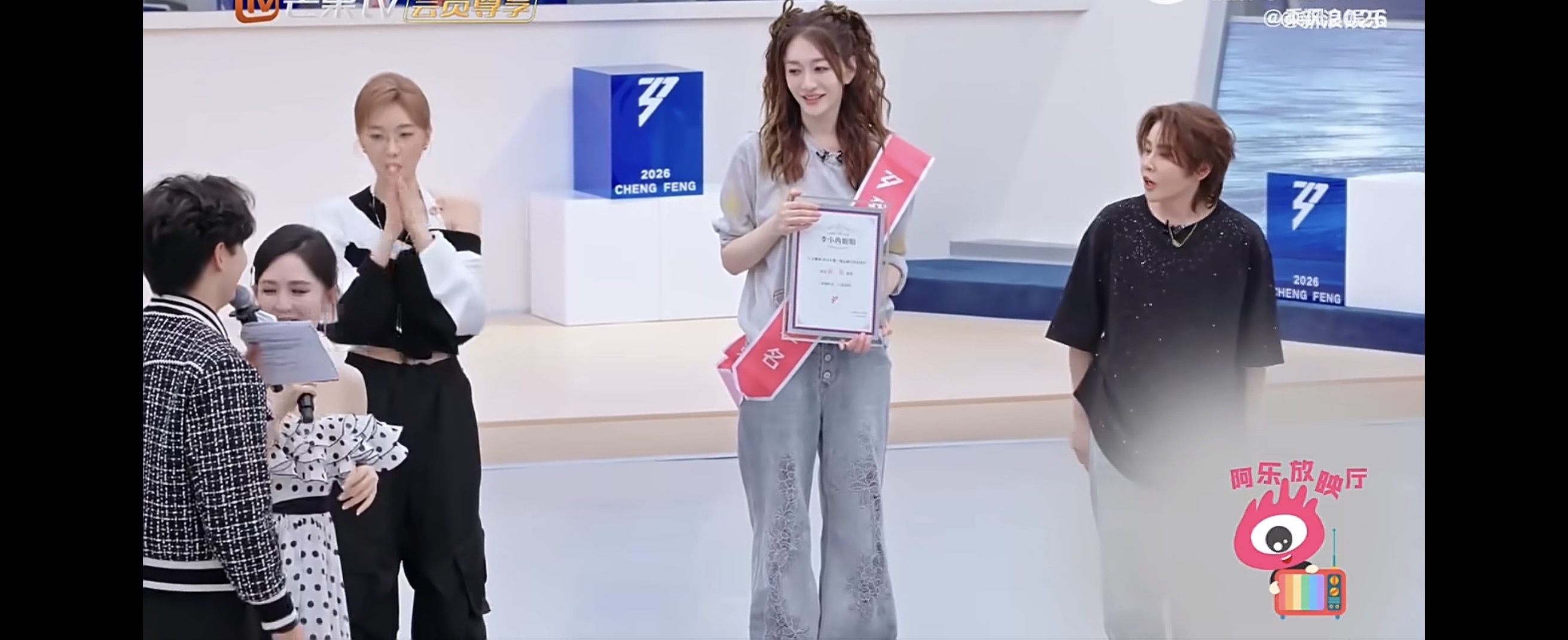 李小冉第一，她自己也不是很想要。“浪姐”李小冉乘风值排名第一，然后是张月和王濛。