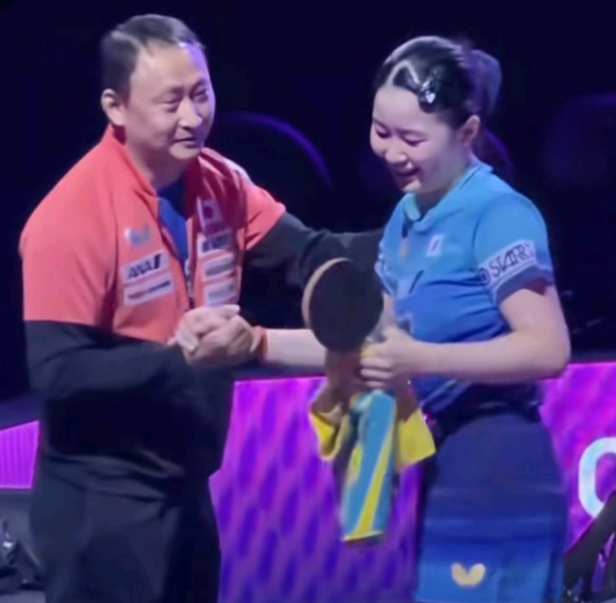 张本宇怕是睡不着了！
女儿张本美和4:2击败陈幸同夺冠。
儿子张本智和4:1击败