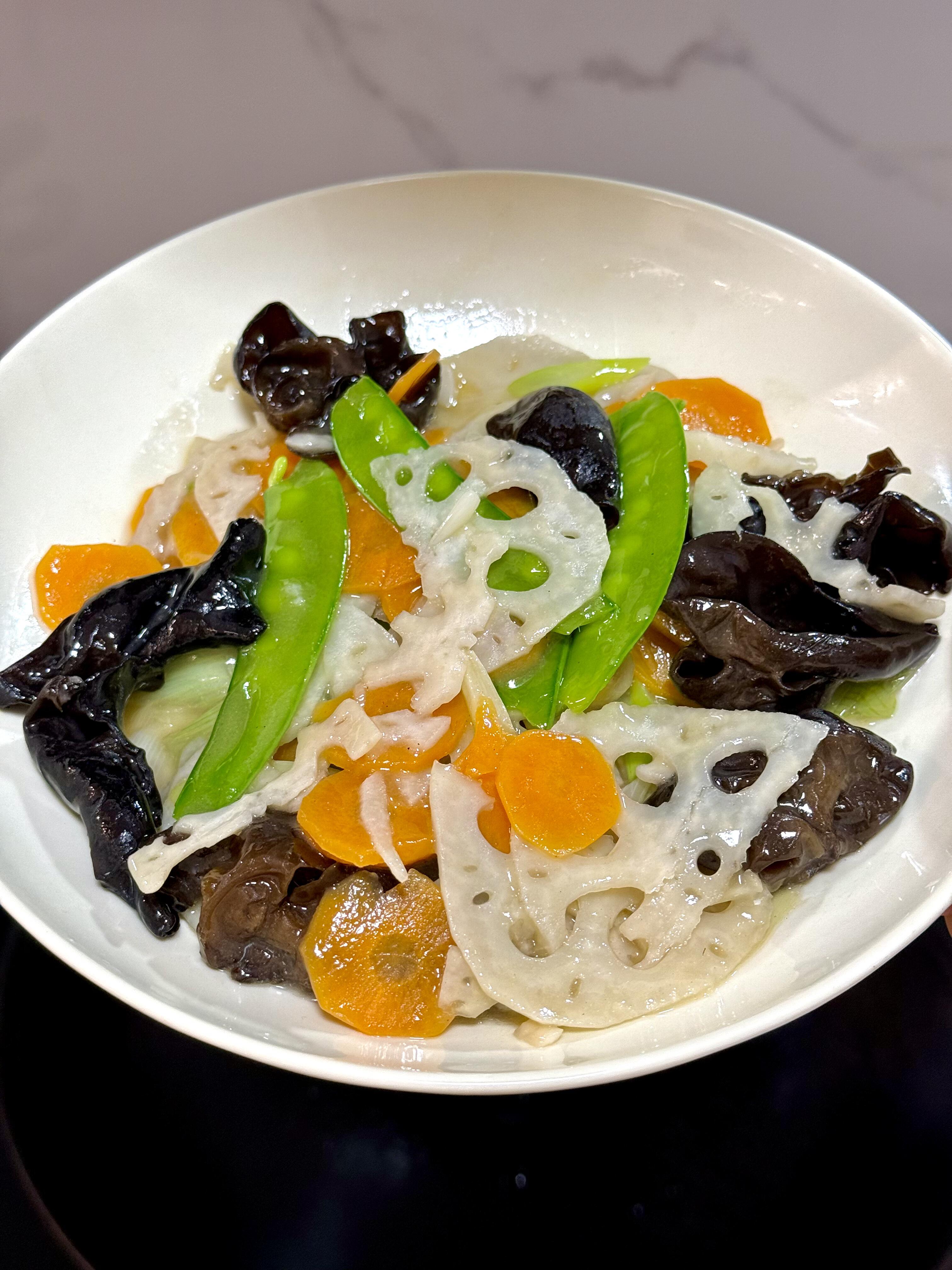 低脂素炒三拼｜脆嫩清爽，小白也能零失败
谁懂啊！素菜也能做得这么香✨ 脆嫩藕片、