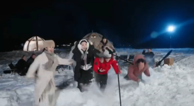 从小抽象到现在更绝！抢话筒抢东西超勇，名场面笑到打鸣！真实不装太爱了～ ​​​